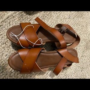 Universal thread platform sandals